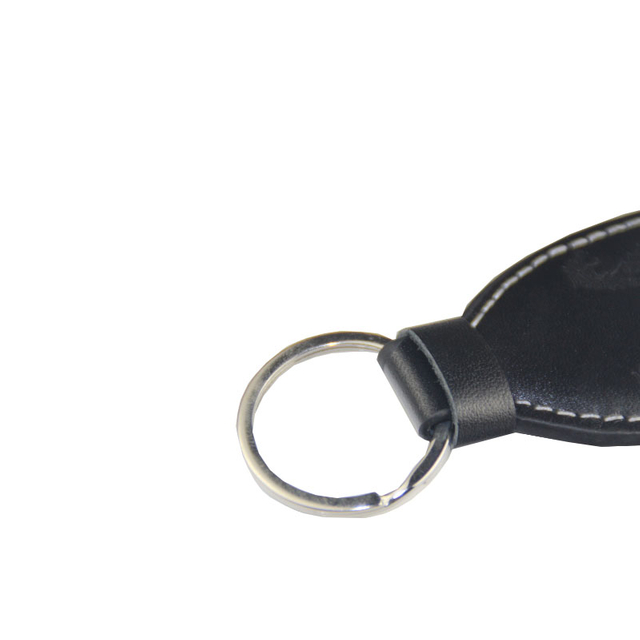 Oval Elegant Vegetable-tanned Leather Keychain