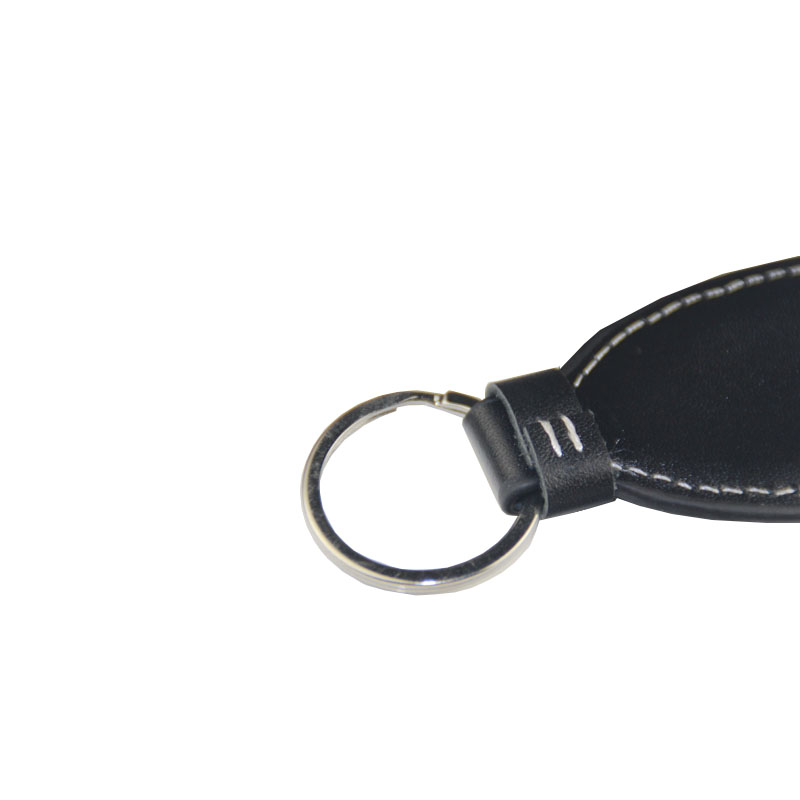 Oval Elegant Vegetable-tanned Leather Keychain